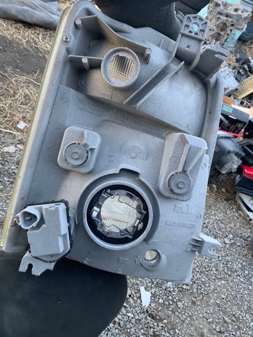 4枚目スレ傷　　キャリイ　ヘッドライト　左　レベライザー付き