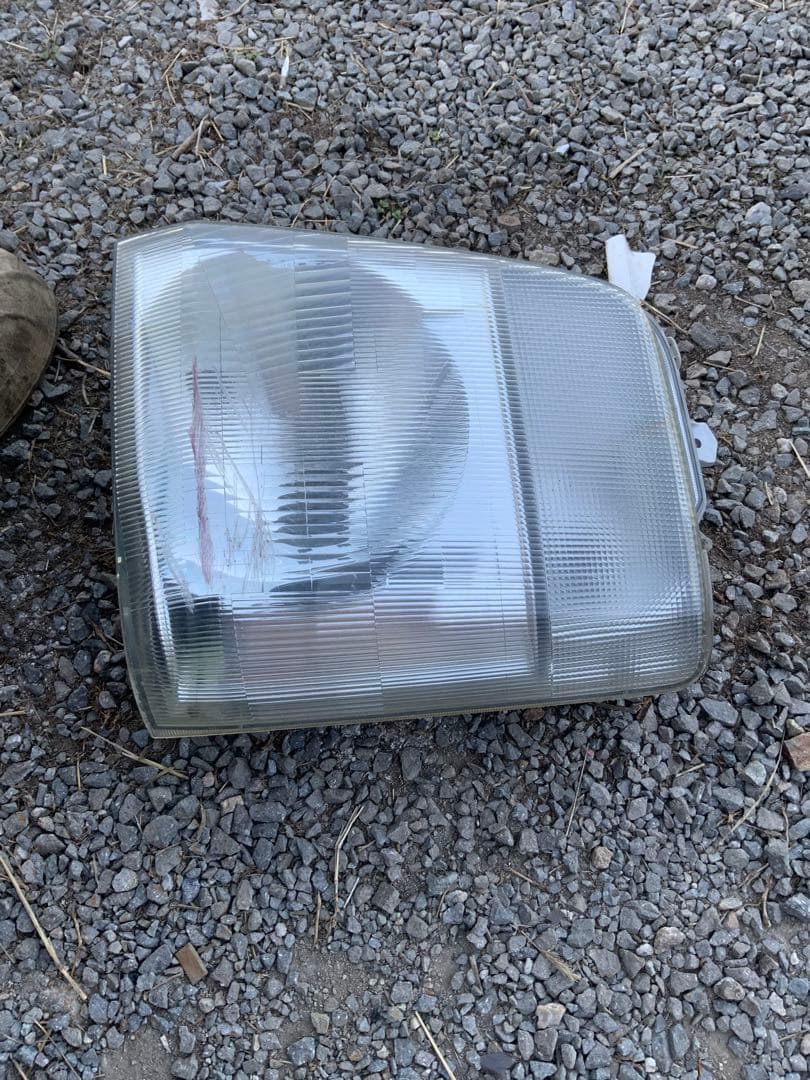 4枚目スレ傷　　キャリイ　ヘッドライト　左　レベライザー付き