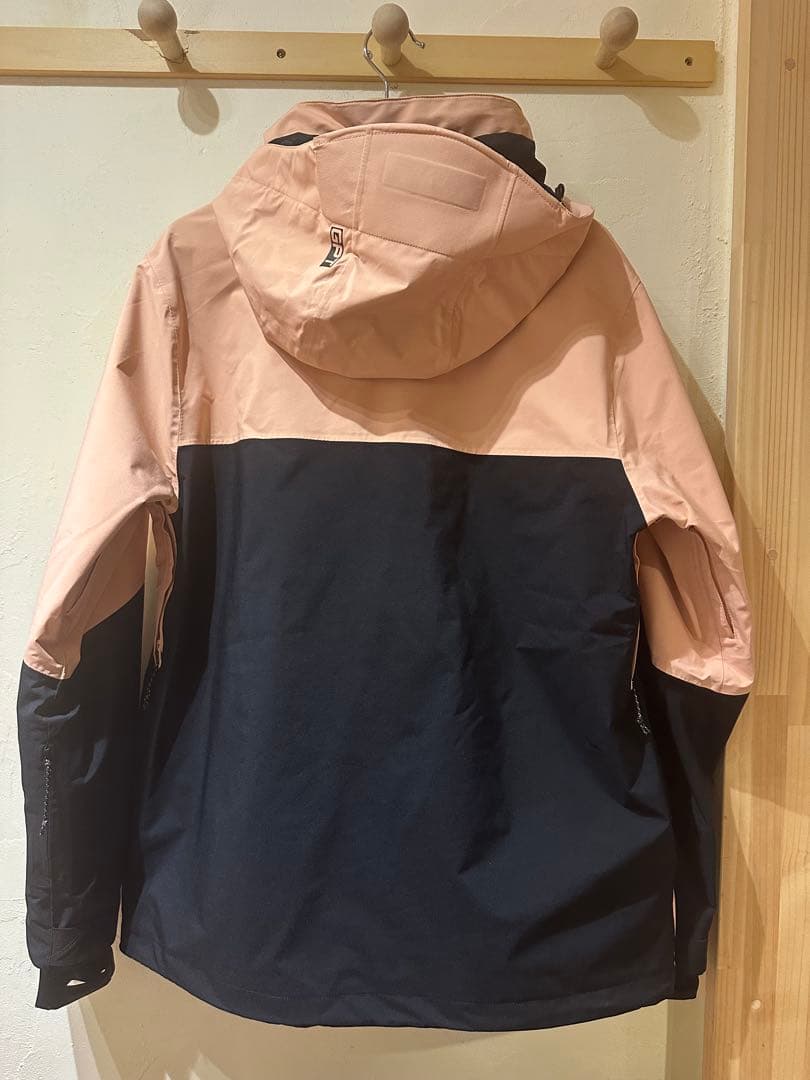VOLCOM【ほぼ新品】人気カラー ジャケット／試着のみ・正規品