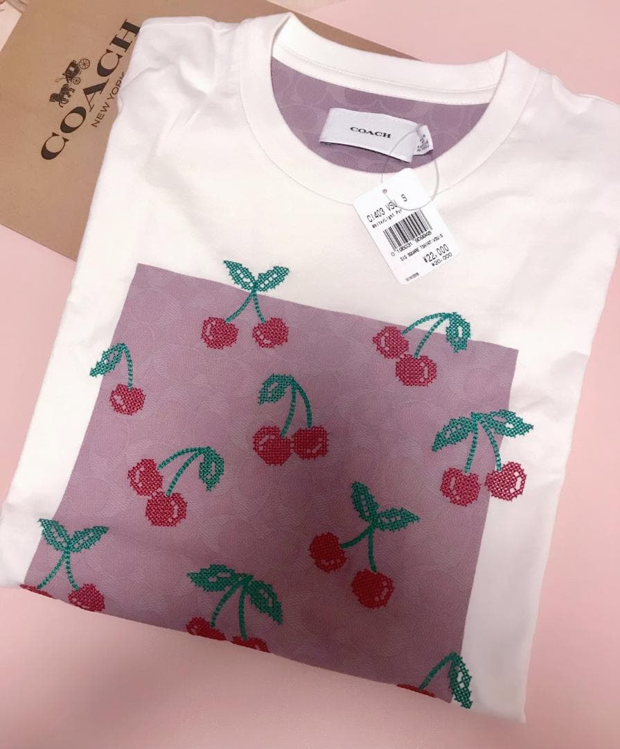 AI 新品 coach スクエア クロス スティッチ チェリー Tシャツ