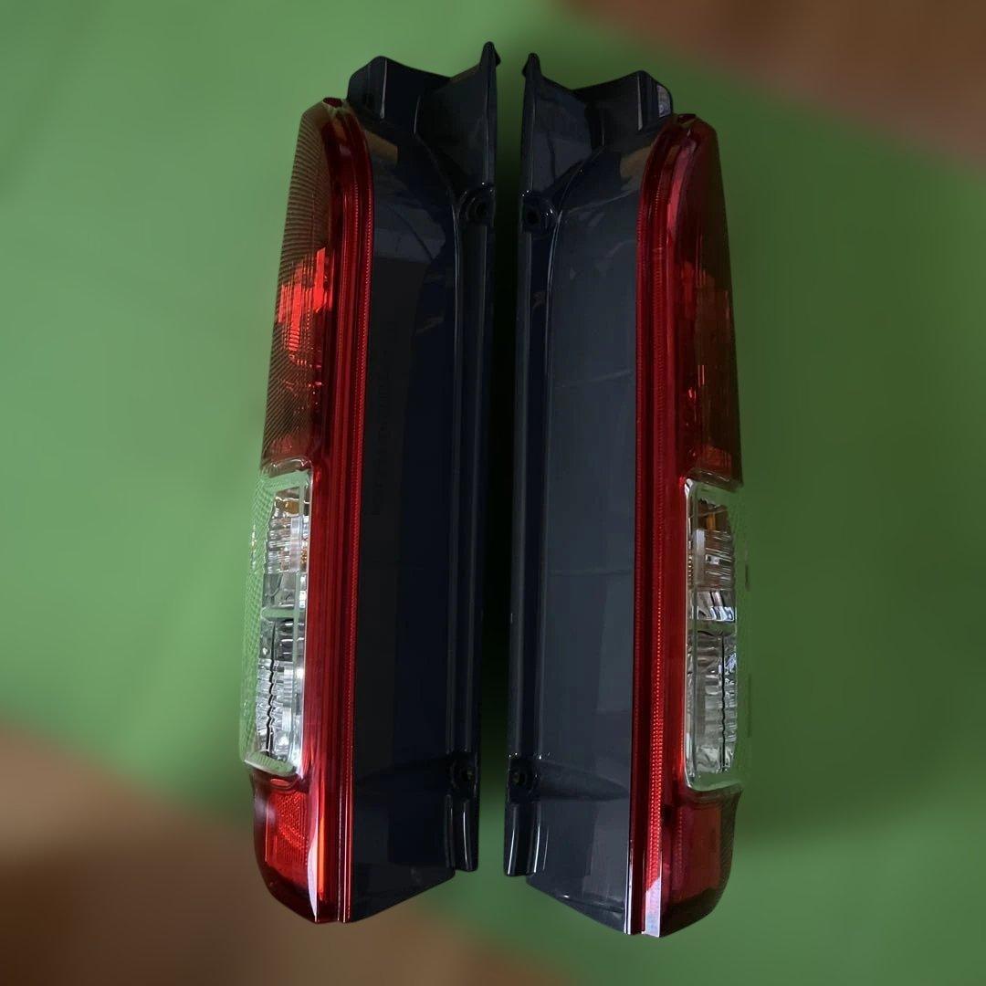 【たっちゃん】トヨタ200系純正ハイエーステールライト 左右セット