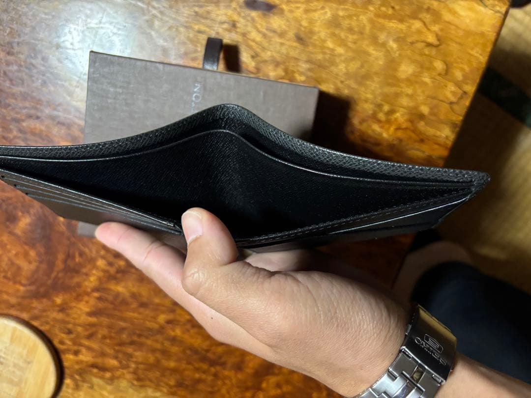 LOUIS VUITTON タイガ　二つ折り財布 ブラック