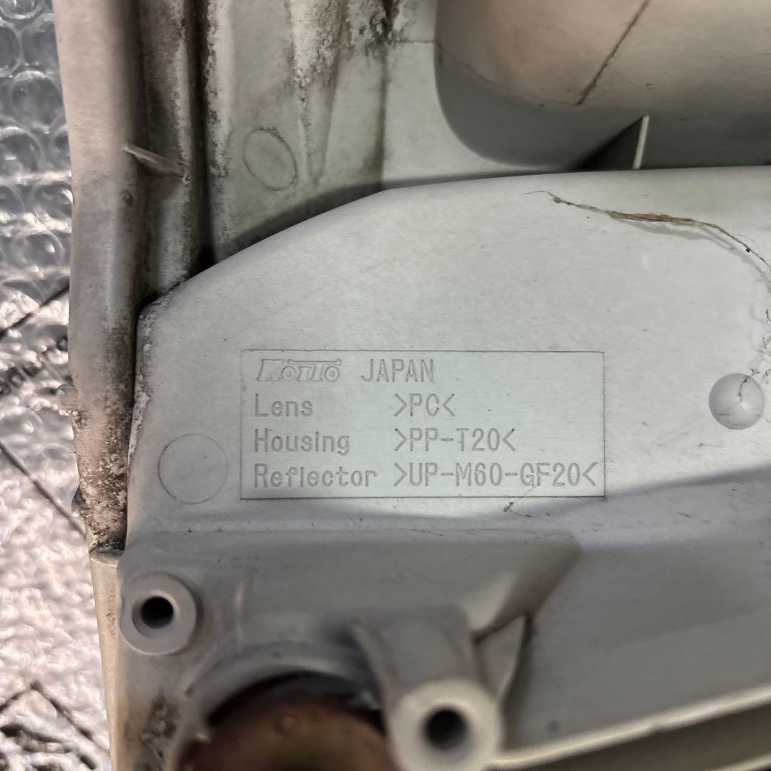 ハイエース　200系　1.2型ヘッドライト　純正