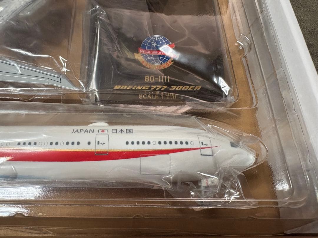 Boeing 777-300ER 1:200スケール　政府専用機　台座付き