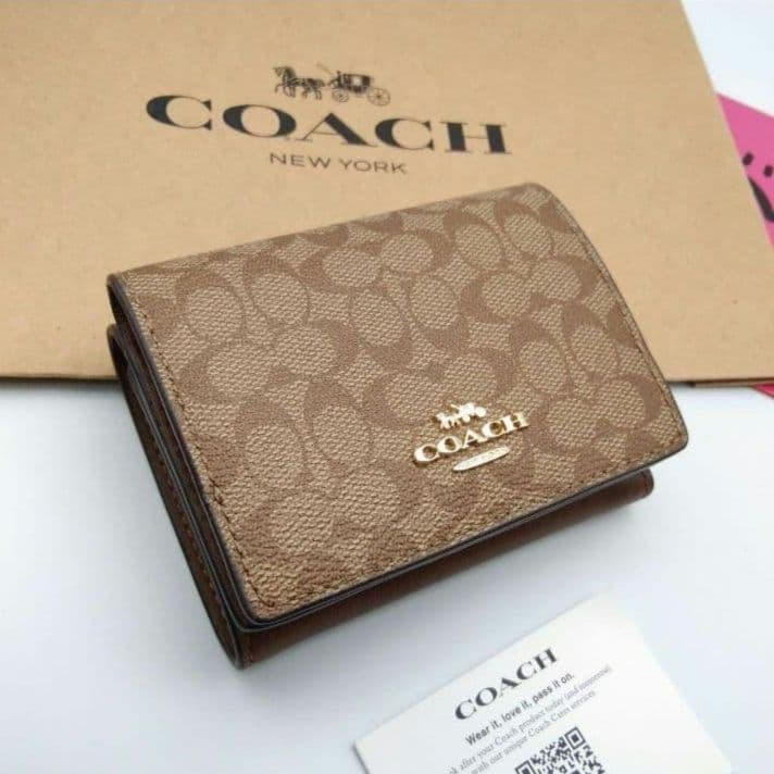 新品　COACH　折り財布　３つ折り財布　レディース　人気の小銭入れ付き