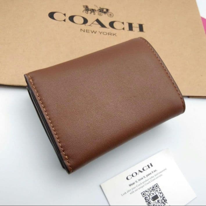 新品　COACH　折り財布　３つ折り財布　レディース　人気の小銭入れ付き