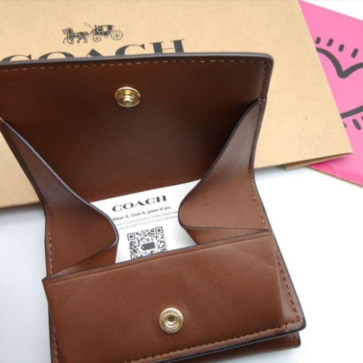 新品　COACH　折り財布　３つ折り財布　レディース　人気の小銭入れ付き