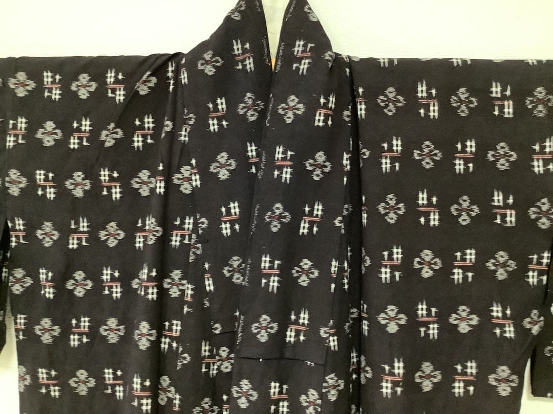 アンティークの久留米絣の黒絣のお着物。単。