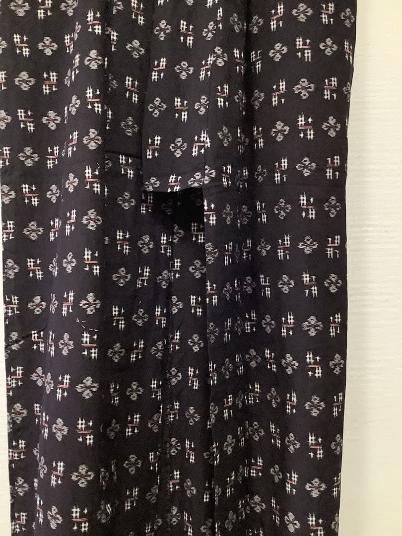 アンティークの久留米絣の黒絣のお着物。単。