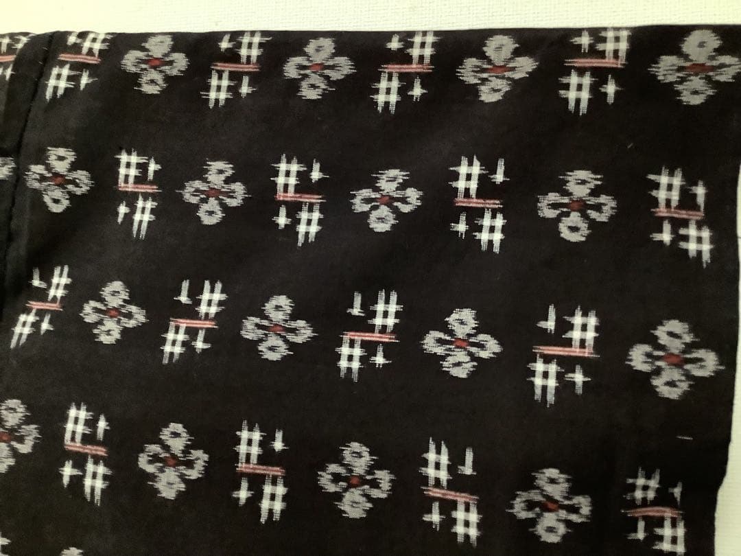 アンティークの久留米絣の黒絣のお着物。単。
