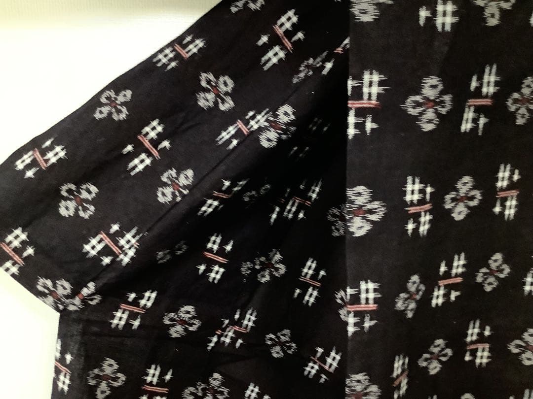 アンティークの久留米絣の黒絣のお着物。単。