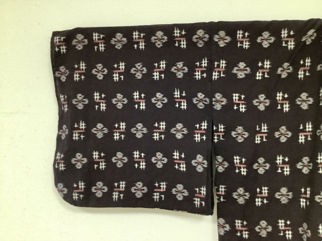 アンティークの久留米絣の黒絣のお着物。単。