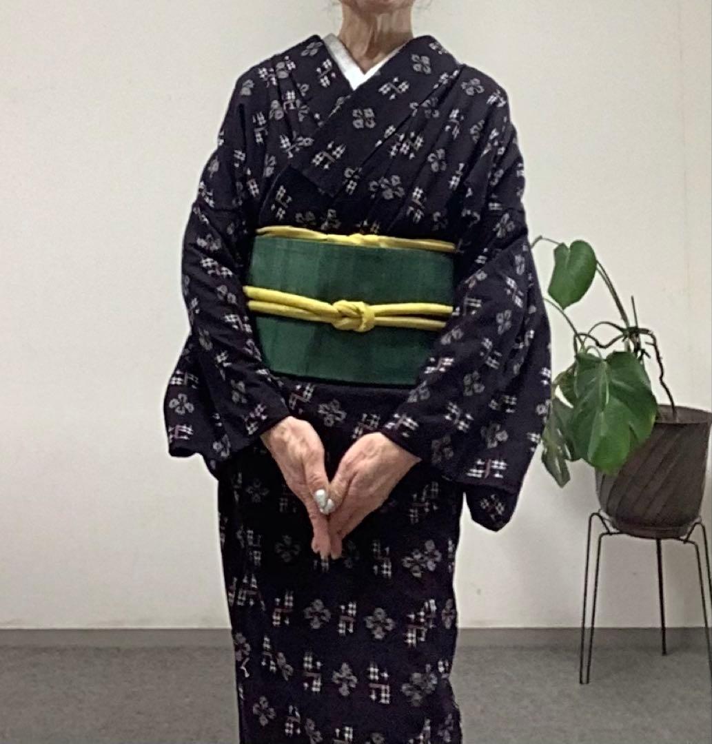 アンティークの久留米絣の黒絣のお着物。単。