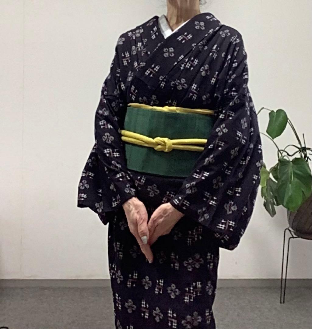 アンティークの久留米絣の黒絣のお着物。単。