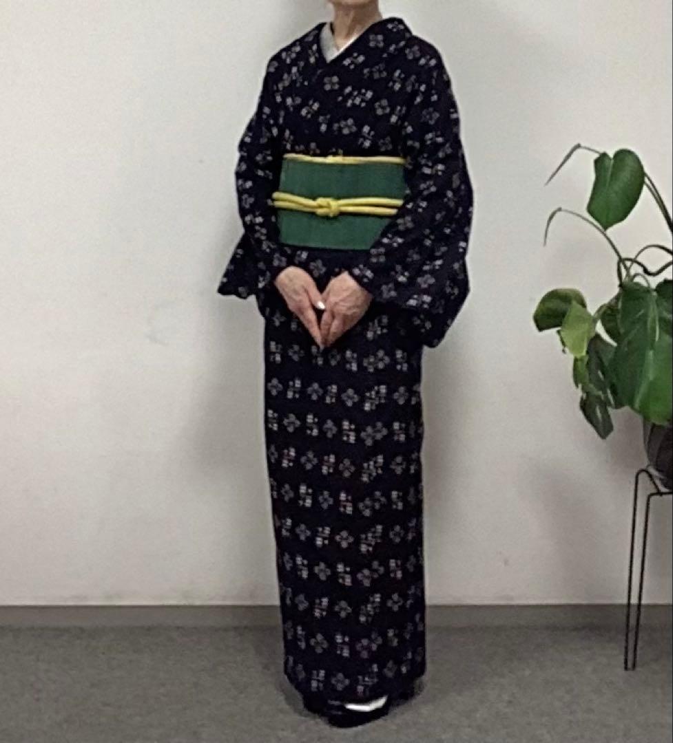 アンティークの久留米絣の黒絣のお着物。単。