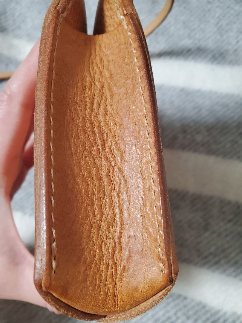 ibona イボーナ レザー ショルダーバッグ　ペティ·ポーチ