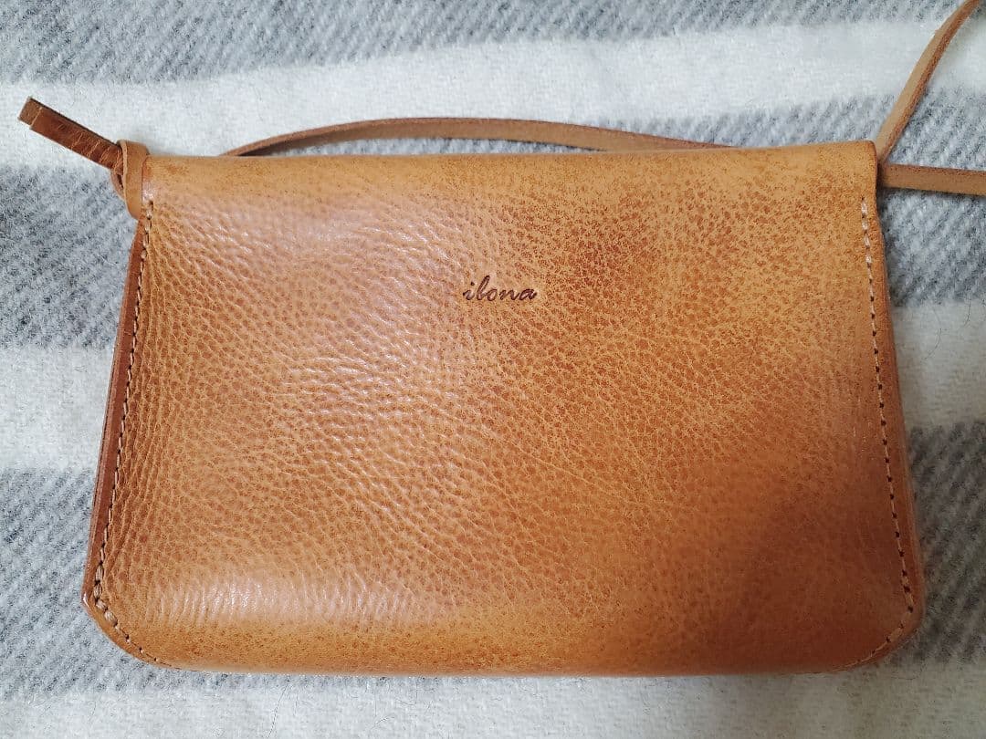 ibona イボーナ レザー ショルダーバッグ　ペティ·ポーチ