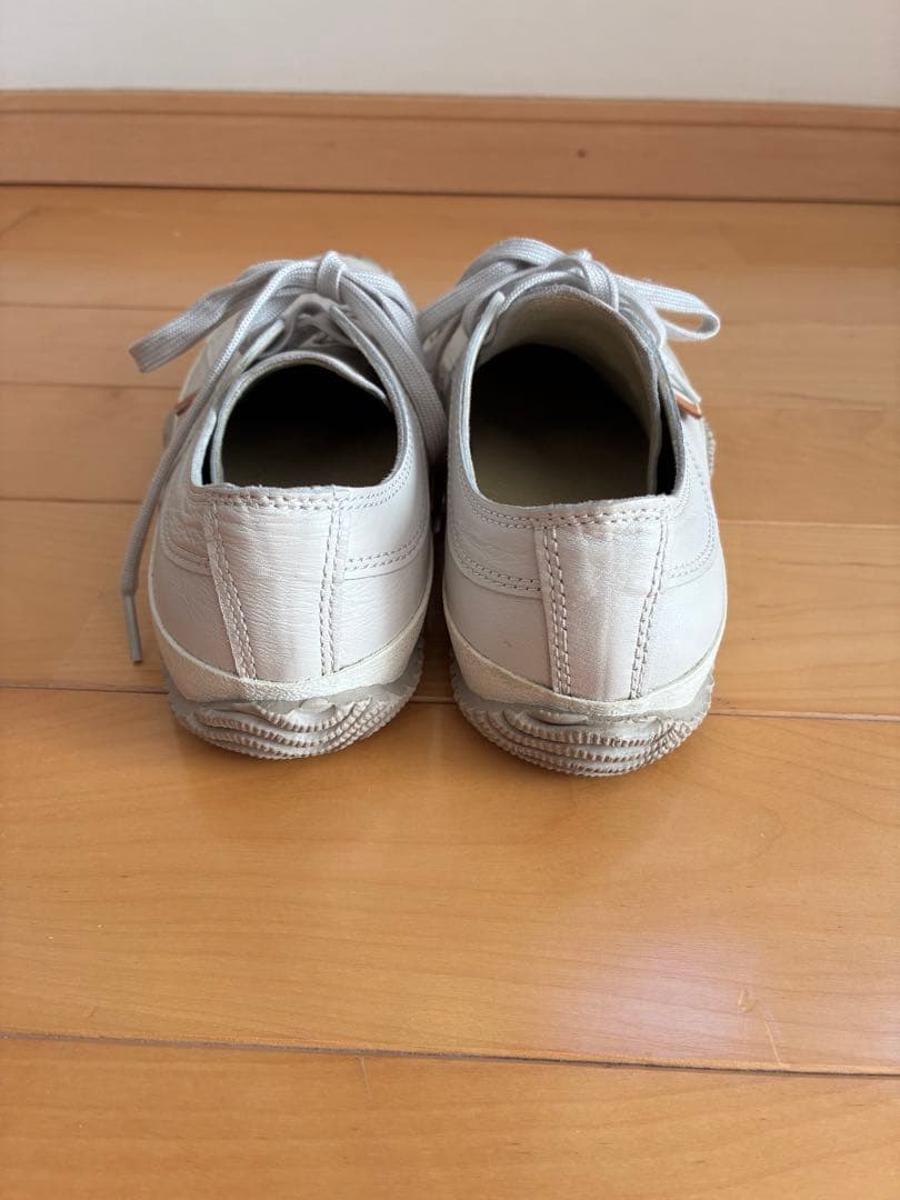 スピングルムーブ　カンガルーレザー　アイボリースニーカー