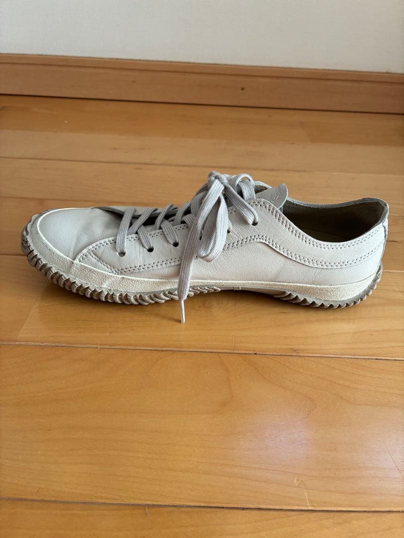 スピングルムーブ　カンガルーレザー　アイボリースニーカー