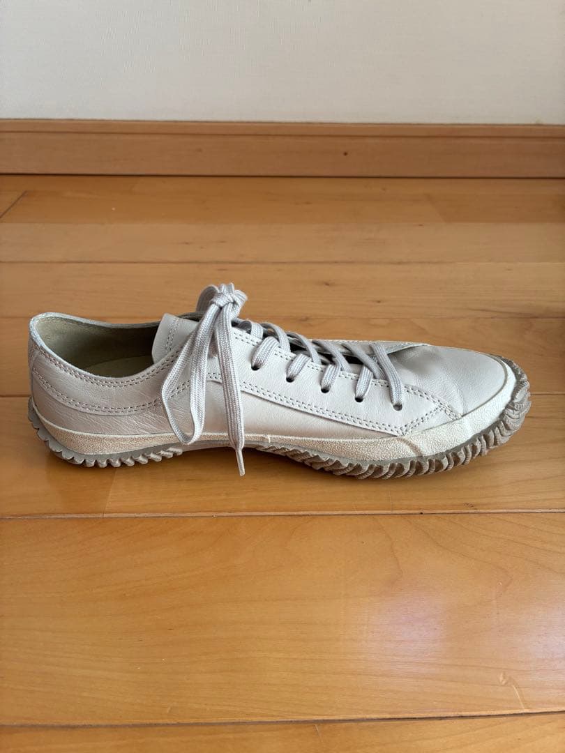 スピングルムーブ　カンガルーレザー　アイボリースニーカー