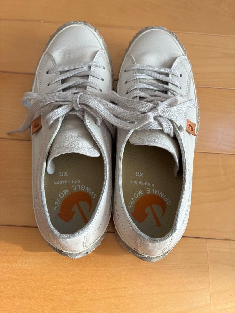 スピングルムーブ　カンガルーレザー　アイボリースニーカー