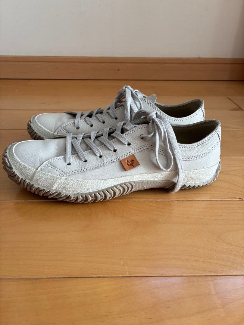 スピングルムーブ　カンガルーレザー　アイボリースニーカー