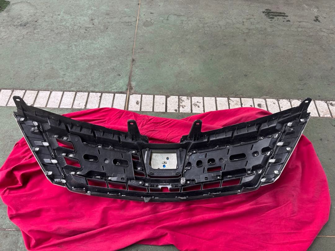 アルファード20系後期ハイブリッド純正グリル　ホワイト系