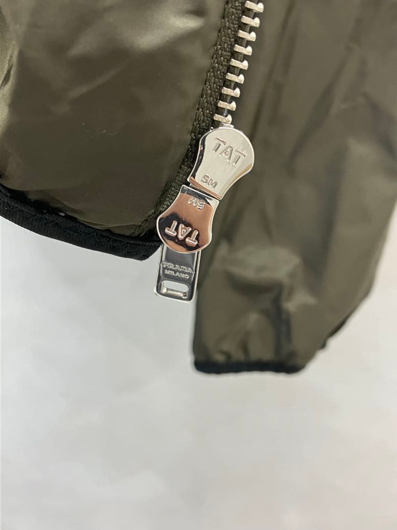 プラダ ナイロンパーカー カーキ サイズ38 レディース 【3636】