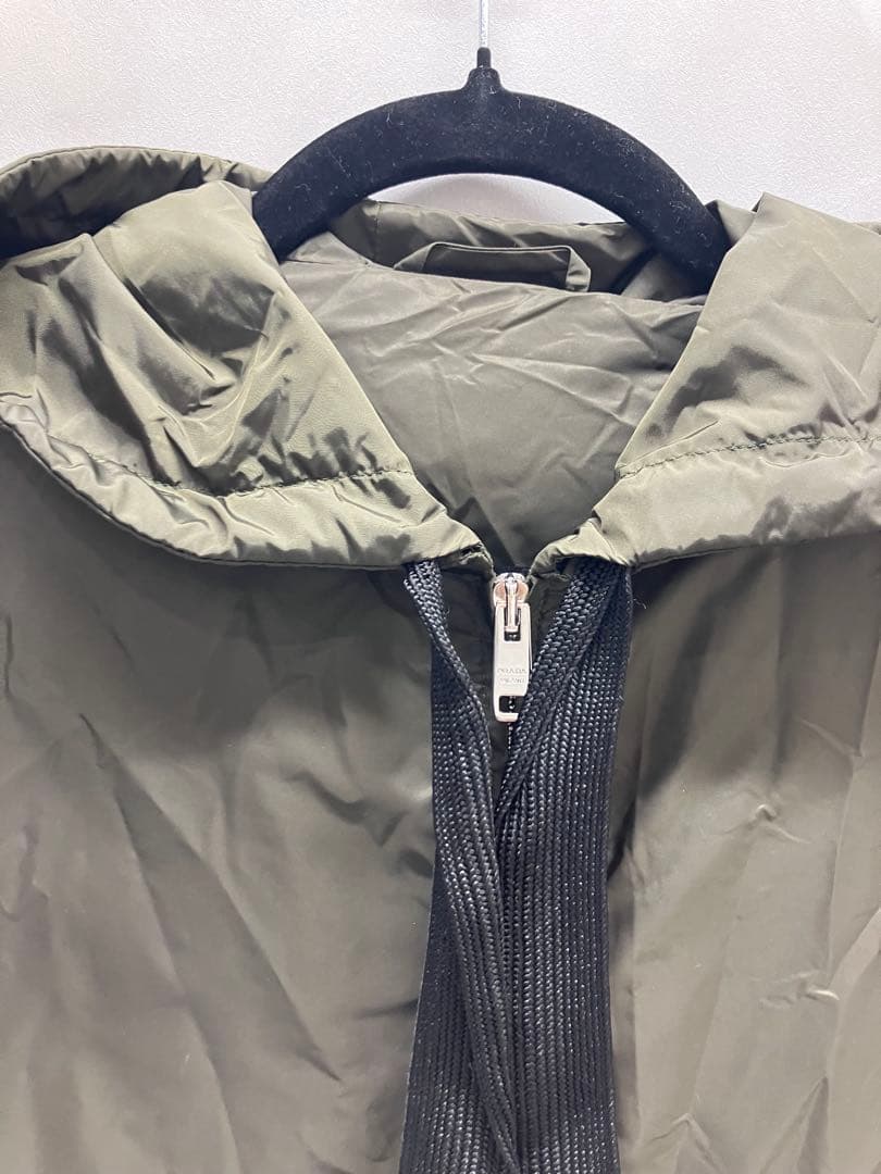 プラダ ナイロンパーカー カーキ サイズ38 レディース 【3636】