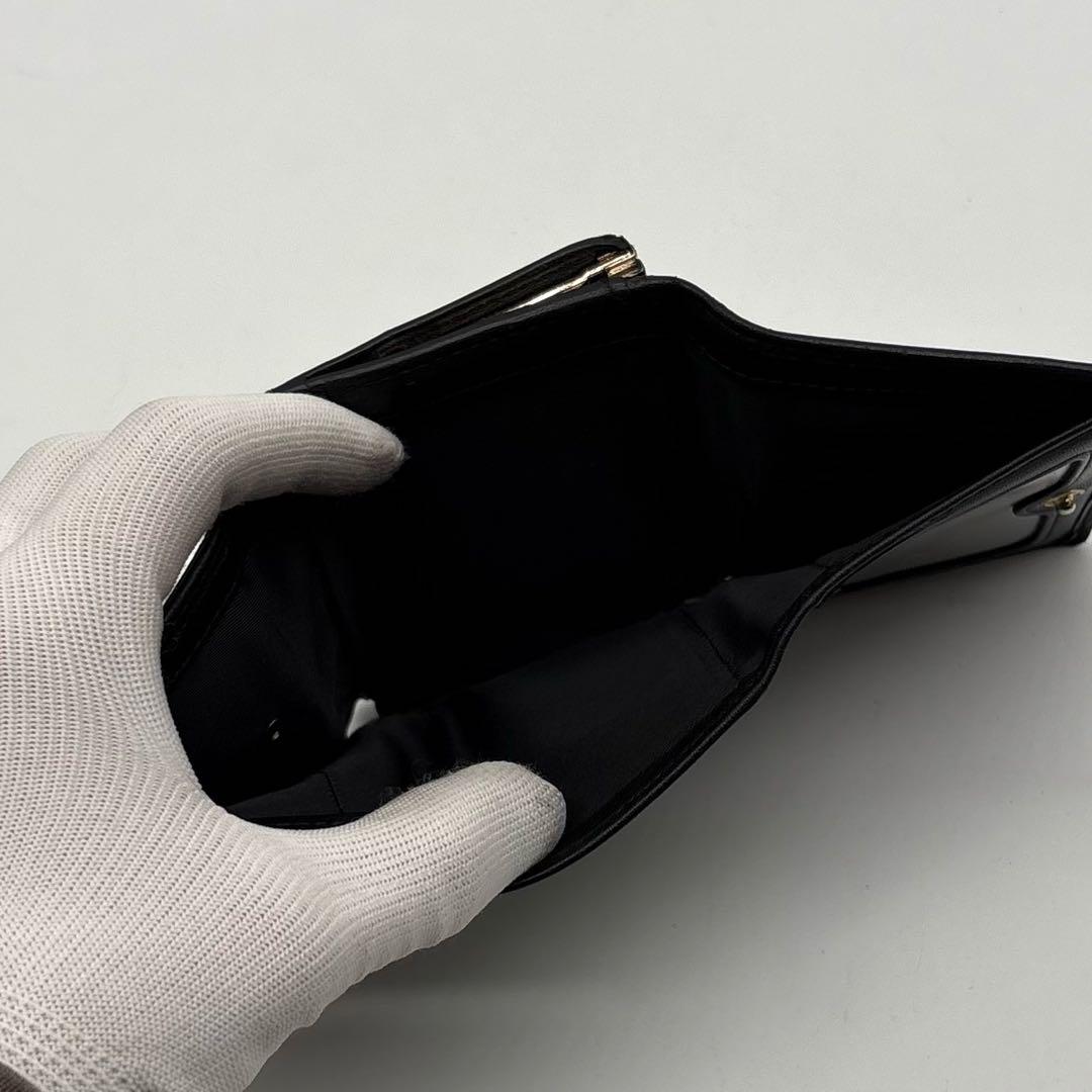 【美品】ヴィヴィアンウエストウッド レザー 二つ折り財布 オーブ 型押し ロゴ