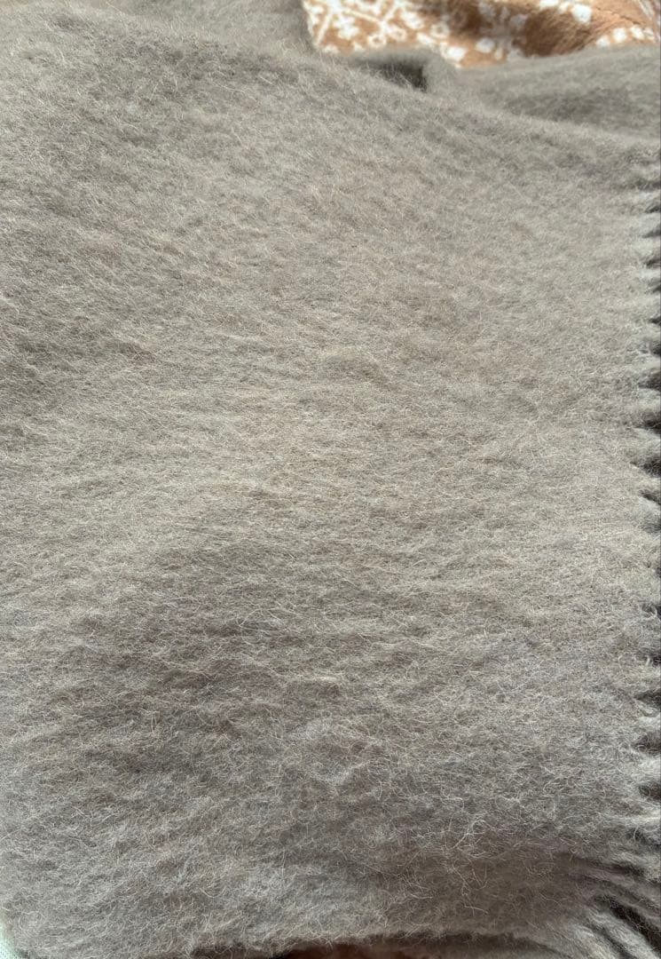 アソースメレベビーキャメル大判グレージュ フリンジ付