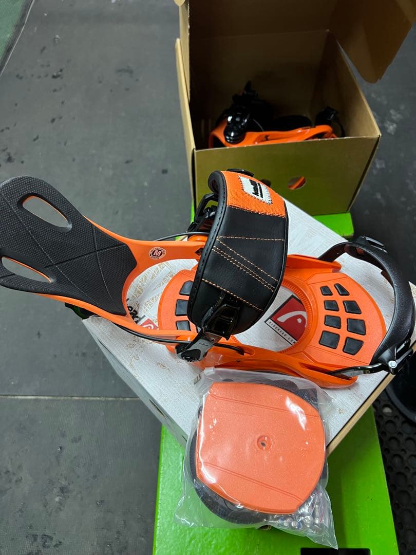 オレンジ スノーボード ビンディング 未使用　Mサイズ