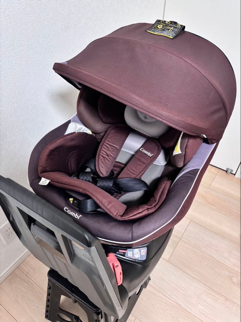 美品　コンビ　Combi ネルームエッグショック　チャイルドシート　回転式