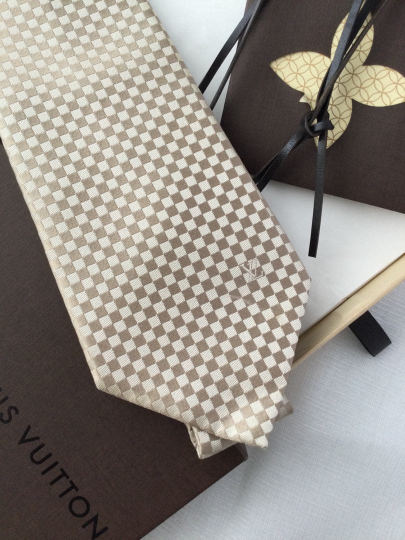 未使用　ルイヴィトン チェック柄 ベージュ系 ネクタイ 専用ボックス付き