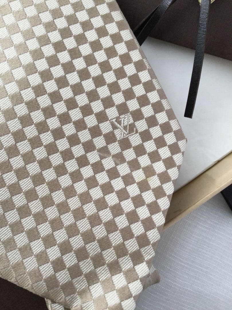 未使用　ルイヴィトン チェック柄 ベージュ系 ネクタイ 専用ボックス付き