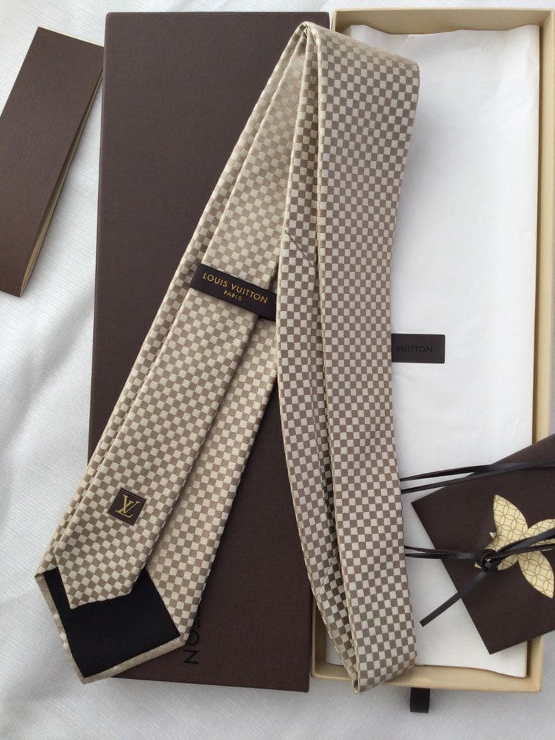 未使用　ルイヴィトン チェック柄 ベージュ系 ネクタイ 専用ボックス付き