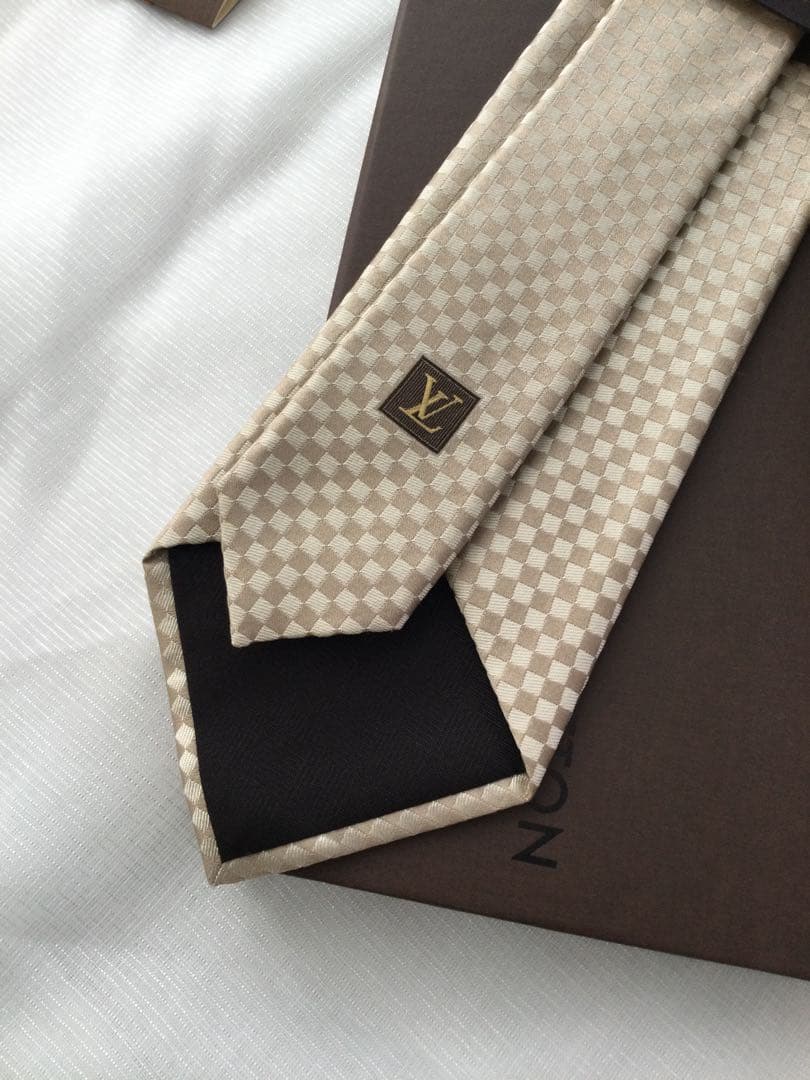 未使用　ルイヴィトン チェック柄 ベージュ系 ネクタイ 専用ボックス付き