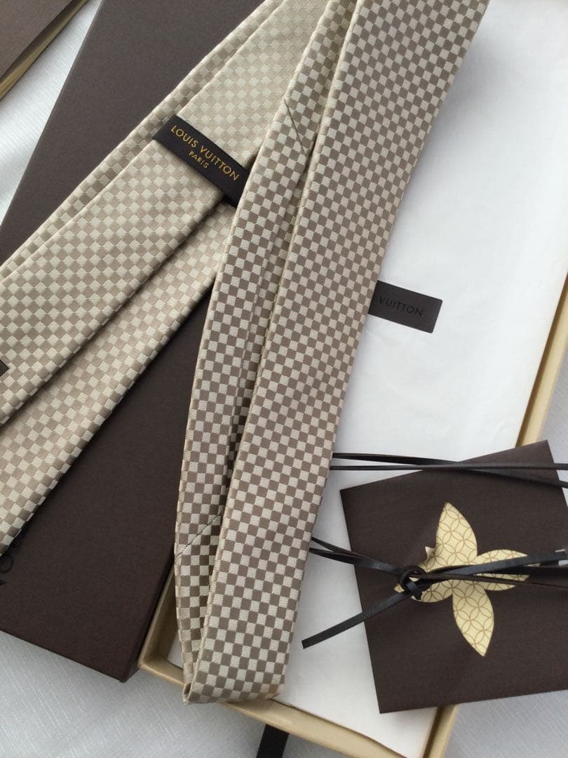 未使用　ルイヴィトン チェック柄 ベージュ系 ネクタイ 専用ボックス付き