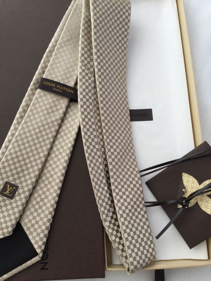 未使用　ルイヴィトン チェック柄 ベージュ系 ネクタイ 専用ボックス付き