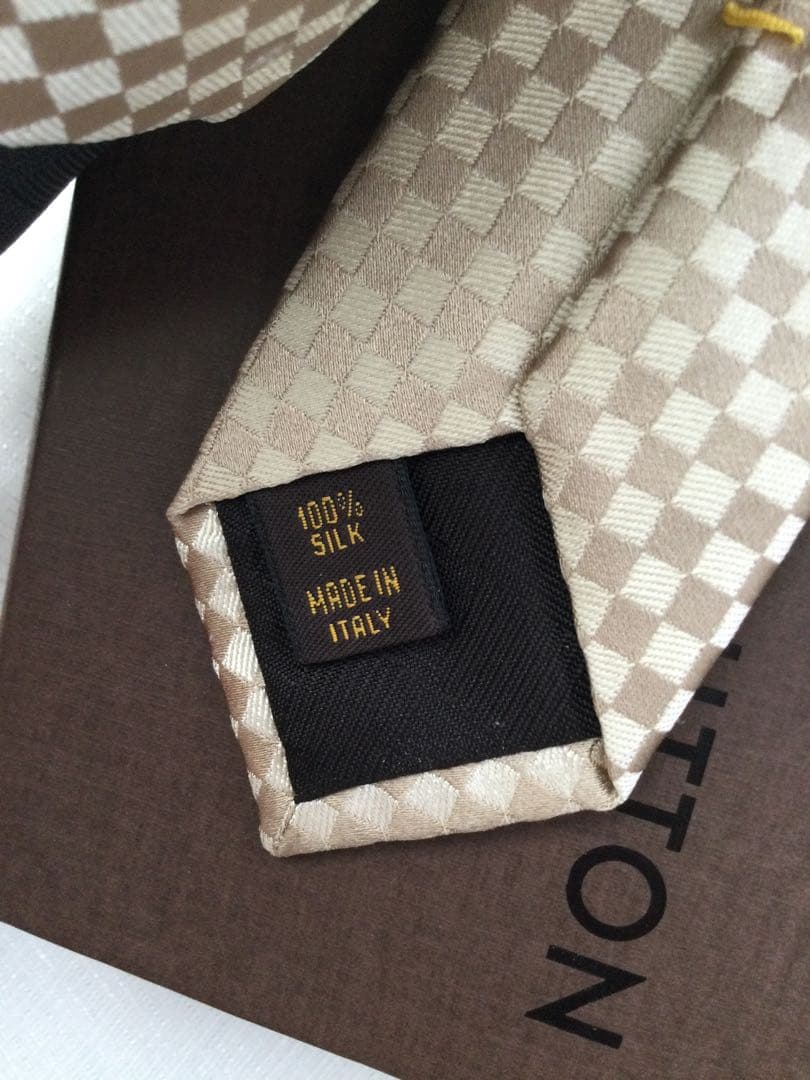 未使用　ルイヴィトン チェック柄 ベージュ系 ネクタイ 専用ボックス付き