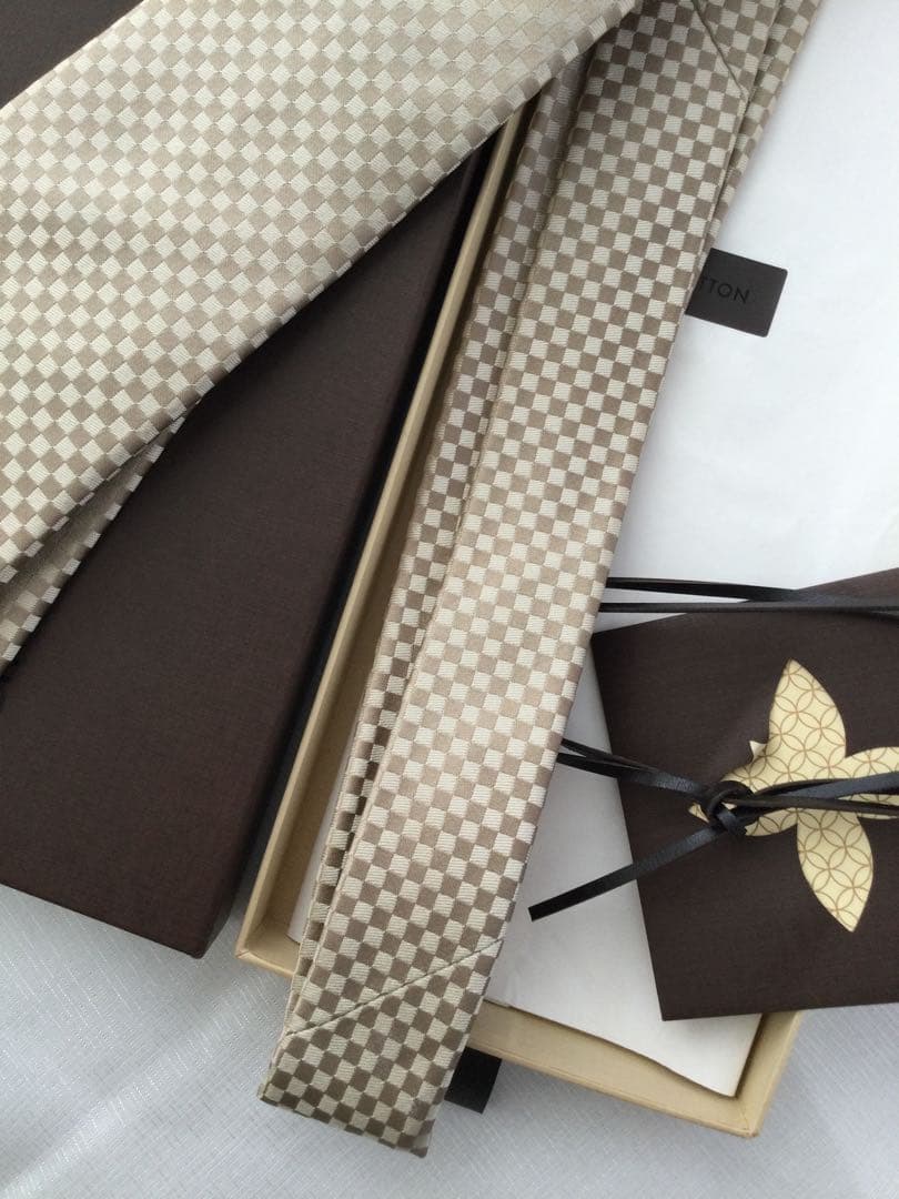 未使用　ルイヴィトン チェック柄 ベージュ系 ネクタイ 専用ボックス付き