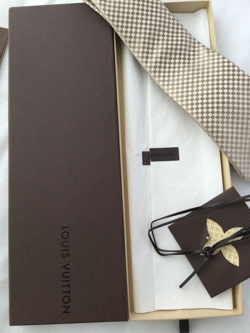 未使用　ルイヴィトン チェック柄 ベージュ系 ネクタイ 専用ボックス付き