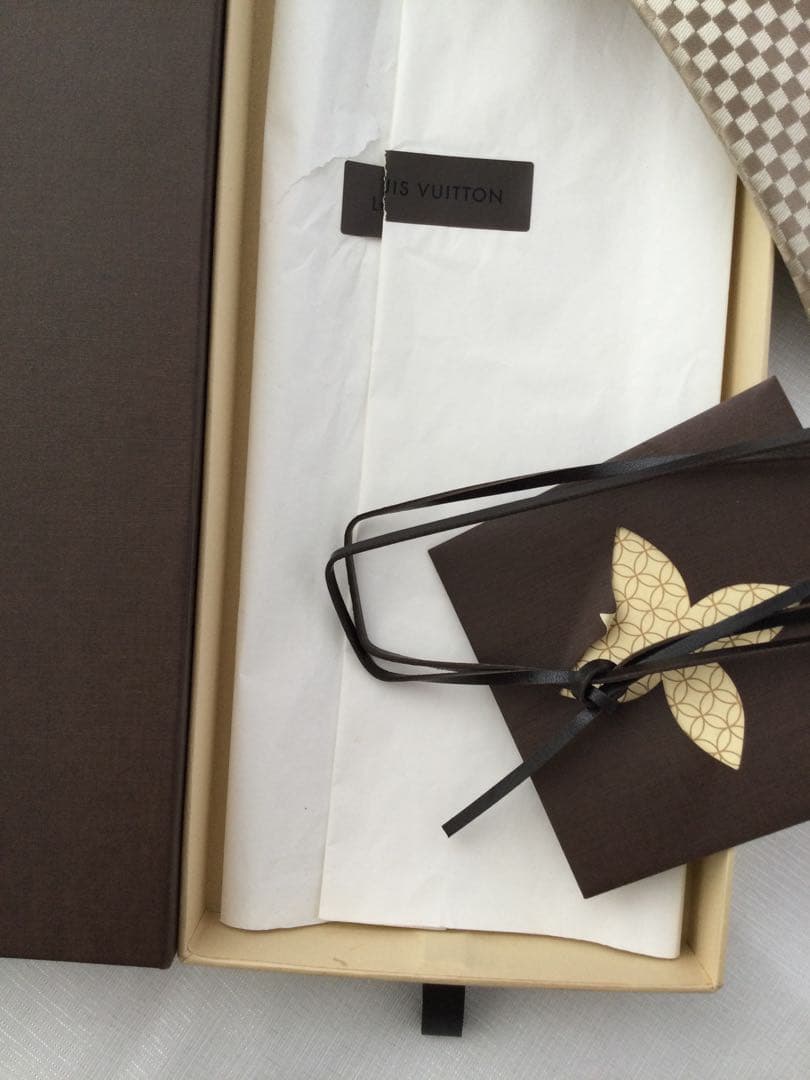 未使用　ルイヴィトン チェック柄 ベージュ系 ネクタイ 専用ボックス付き