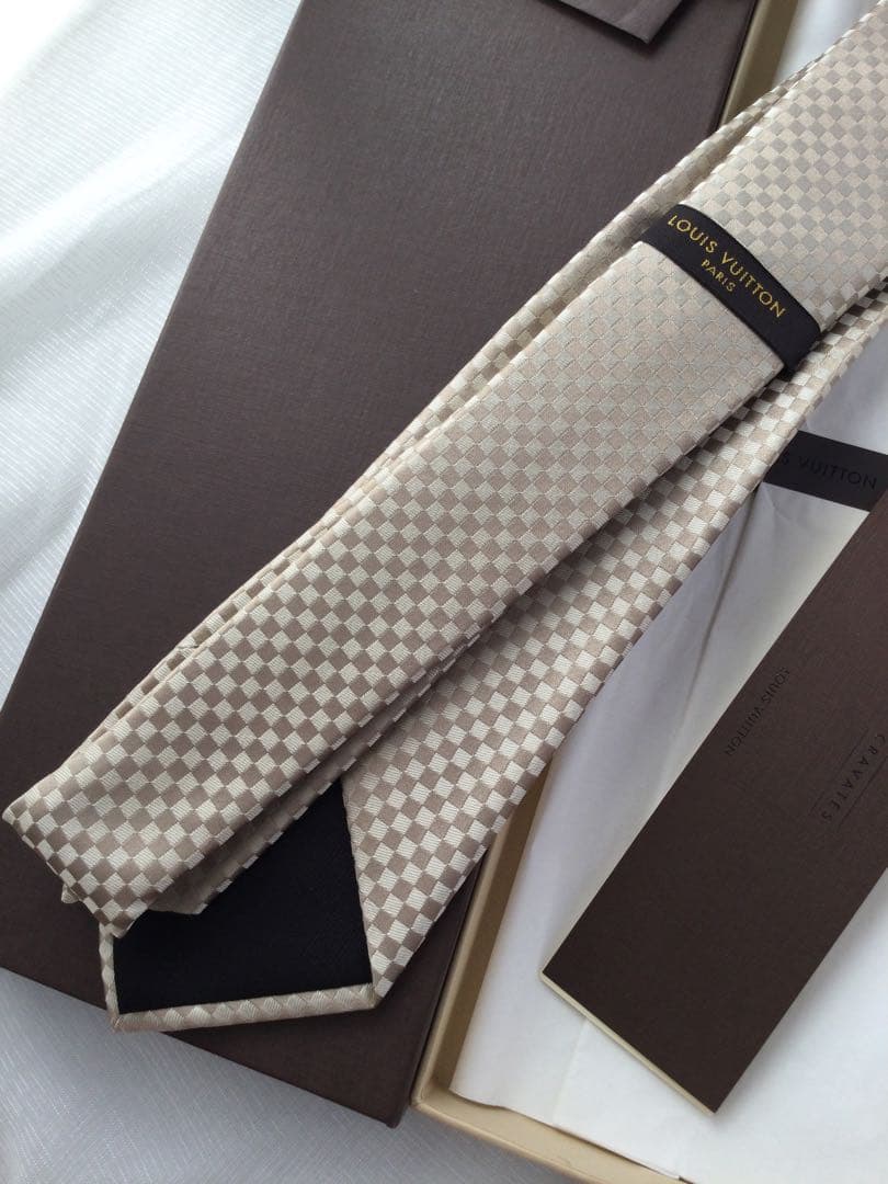 未使用　ルイヴィトン チェック柄 ベージュ系 ネクタイ 専用ボックス付き