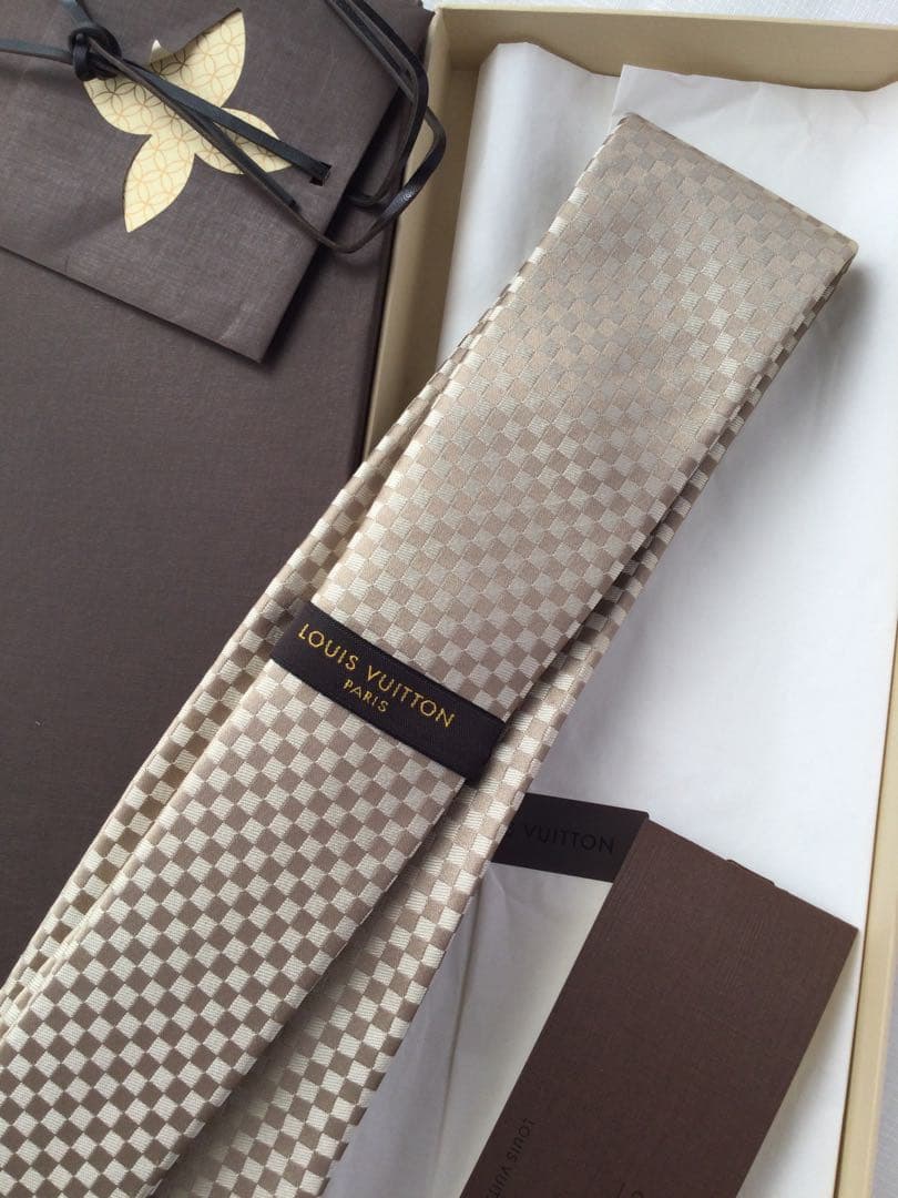 未使用　ルイヴィトン チェック柄 ベージュ系 ネクタイ 専用ボックス付き