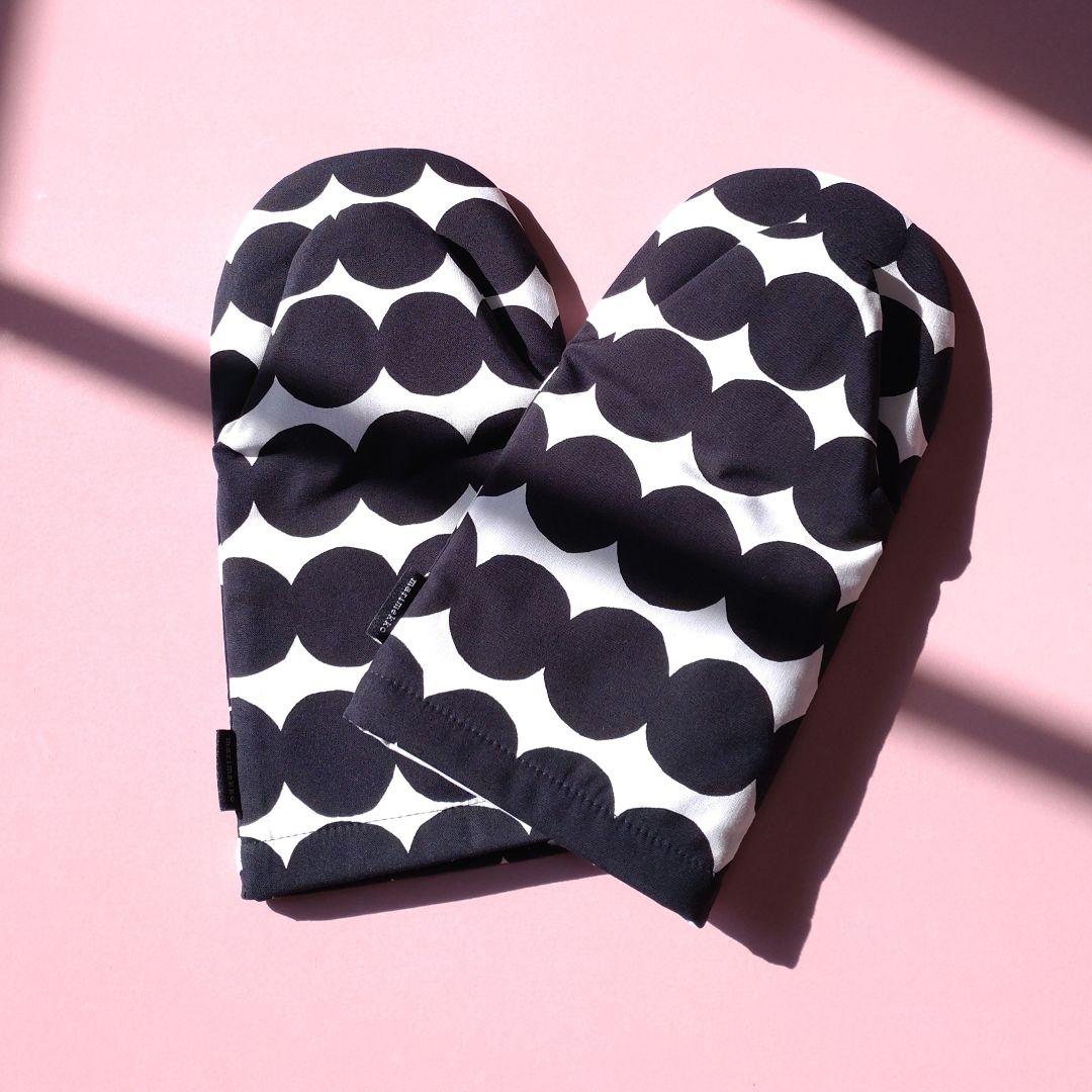 新品marimekko ドット柄エプロン・ミトン3点セット