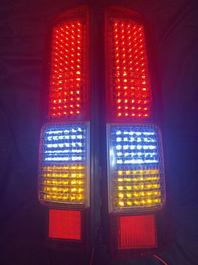 完成品　エヴリィワゴン　DA64W　LEDテール　ブラック　シーケンシャル対応