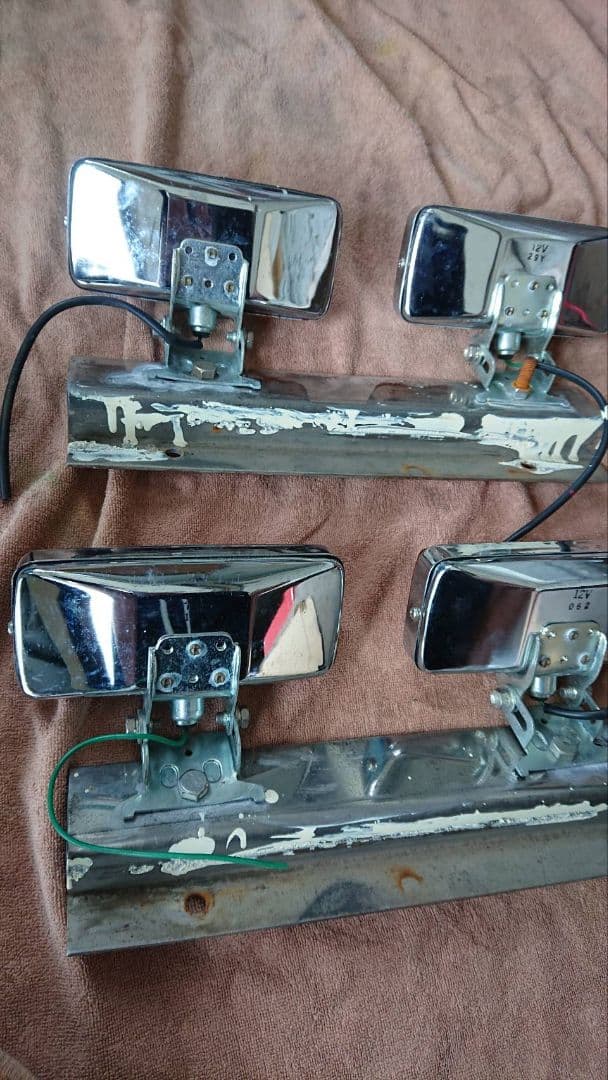 コイトフォグランプ　メッキ　4個　２４ボルト球　ワンオフステー付き　レトロ当時物