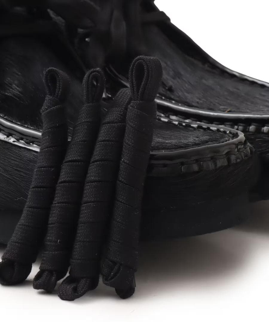 クラークス ワラビー ブラック ヘア オン ブラックアイパッチ アトモス