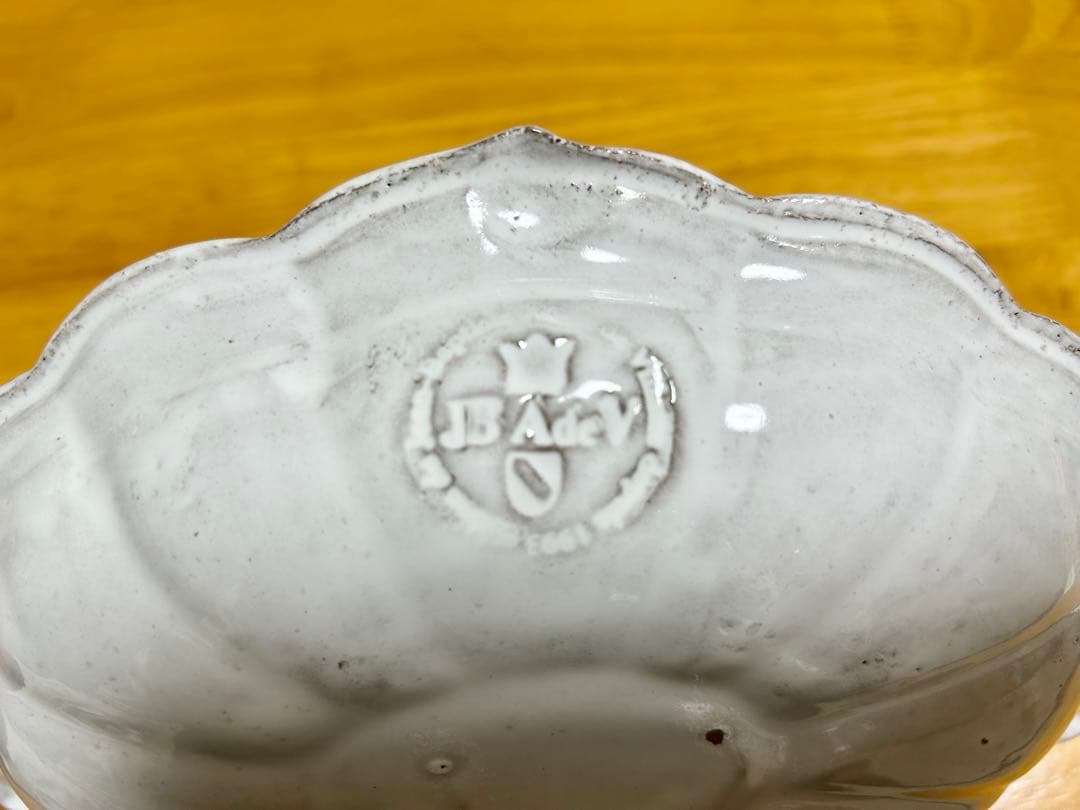 アスティエ•ド•ヴィラット 取手付きエレガントなホワイト陶器皿